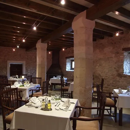 Monnaber Vell Hotel